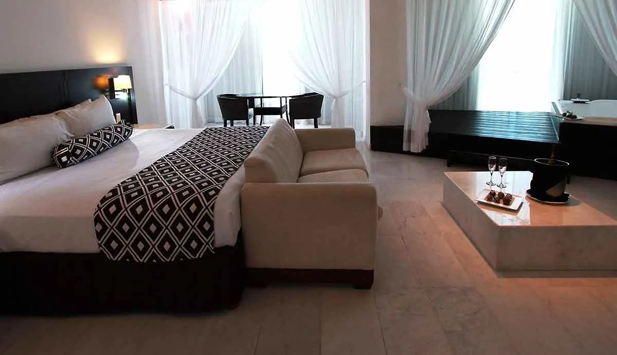 Park Royal Beach Mazatlan Hotel