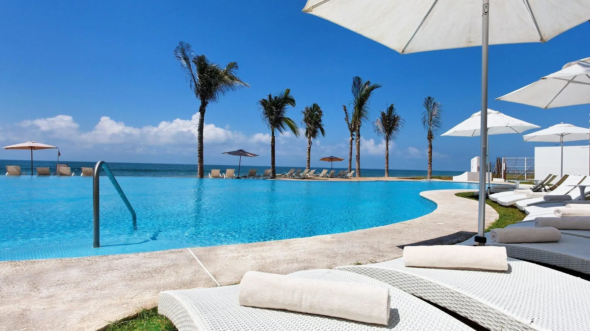 Park Royal Beach Mazatlan 3*,